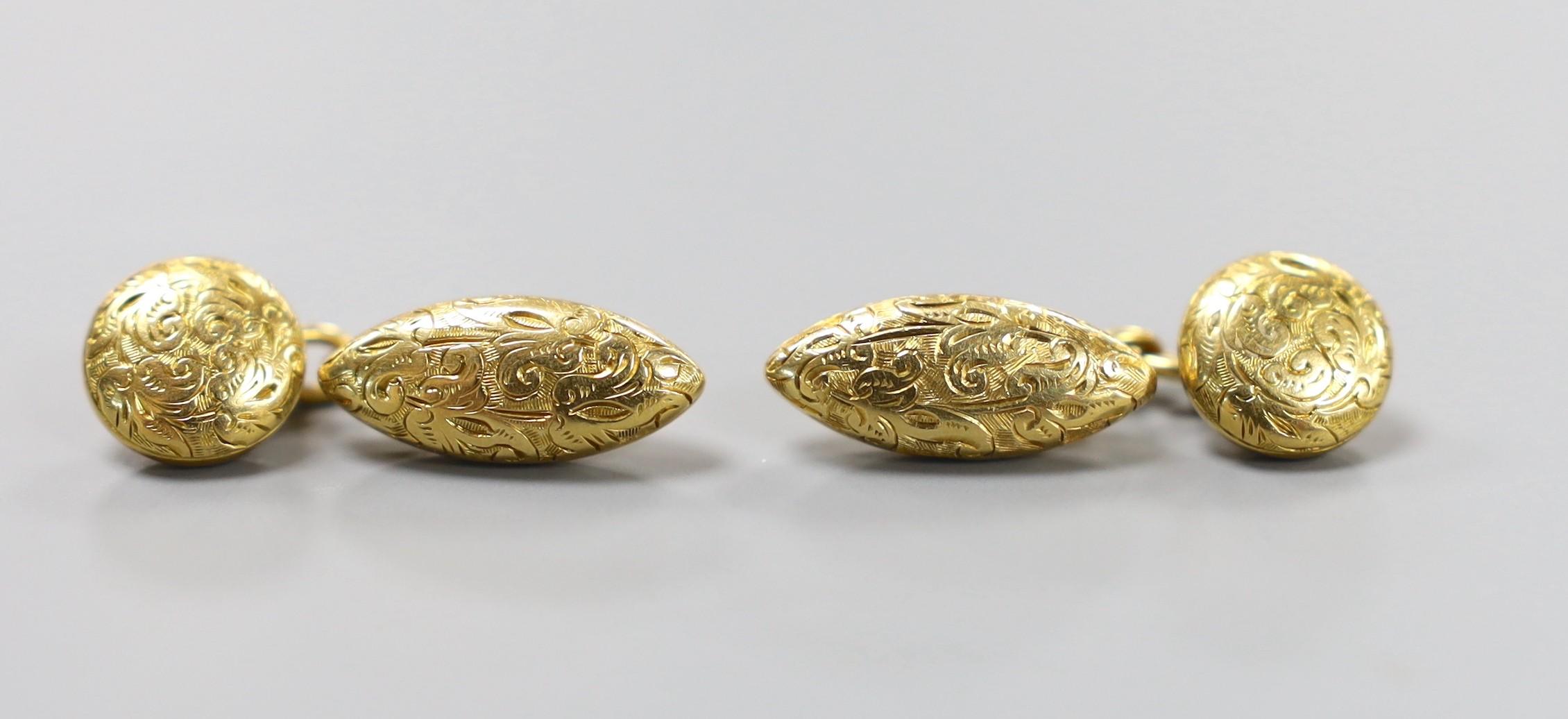 A pair of chased 18ct hollow torpedo shaped cufflinks, 17mm, 6 grams.